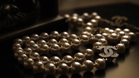 chanel ketting parel|De luxe en elegante Chanel parel ketting .